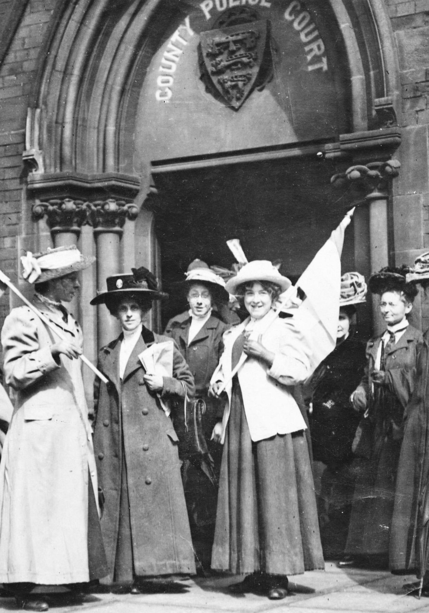 Suffragettes demonstrating outside the Police Court